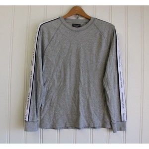 Abercrombie & Fitch tape logo long sleeve top in light gray Size Medium M‎